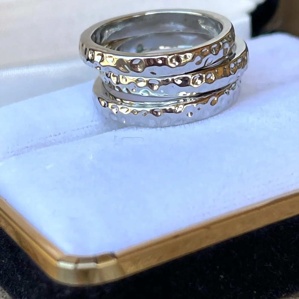 SET OF 3 HAMMERED SILVER TONE STACKABLE RINGS NO NICKEL! - Picture 4 of 9